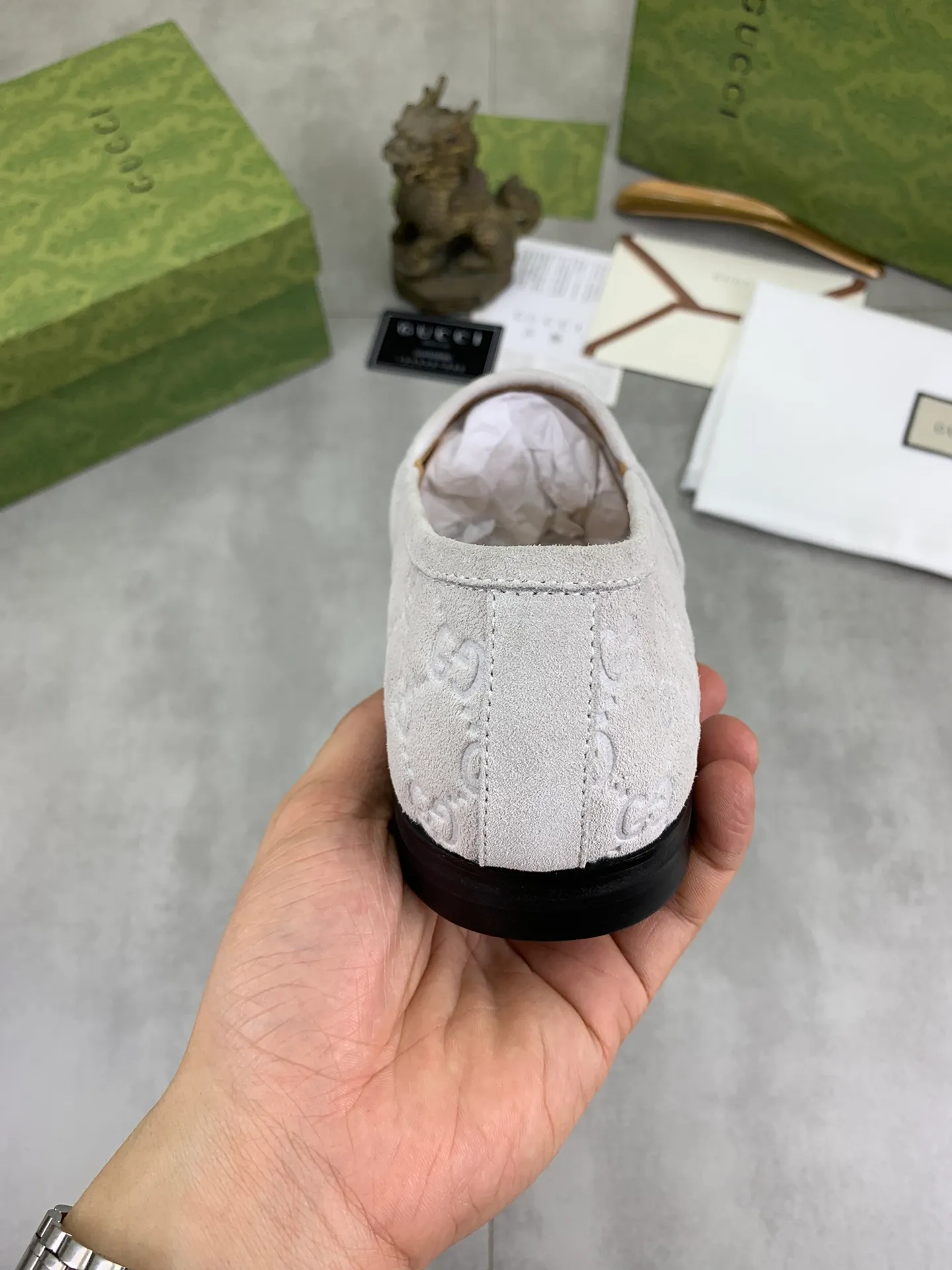 Men's Men's Shoes 💰P500💰【New Style】Water-dyed Niuli Gucci's most popular selection of lazy slip-on leather shoes (Gucci) official website latest Gucci lazy leather shoes, hot style 💥 simple and elegant style, exclusive for trendy men. Unique official website latest brand original double G embossing Elements 👑 Original Gucci decoration, fashionable and elegant, fabric original calfskin ✅ fully imported first-layer cowhide lining, official website designated wear-resistant, rubber business outsole, classic model taken at the counter in real life 🎬38-44 Various colors available